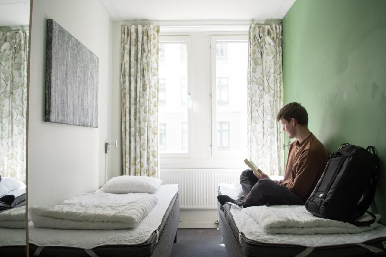 Slottsskogens Hostel Gothenburg Exterior photo