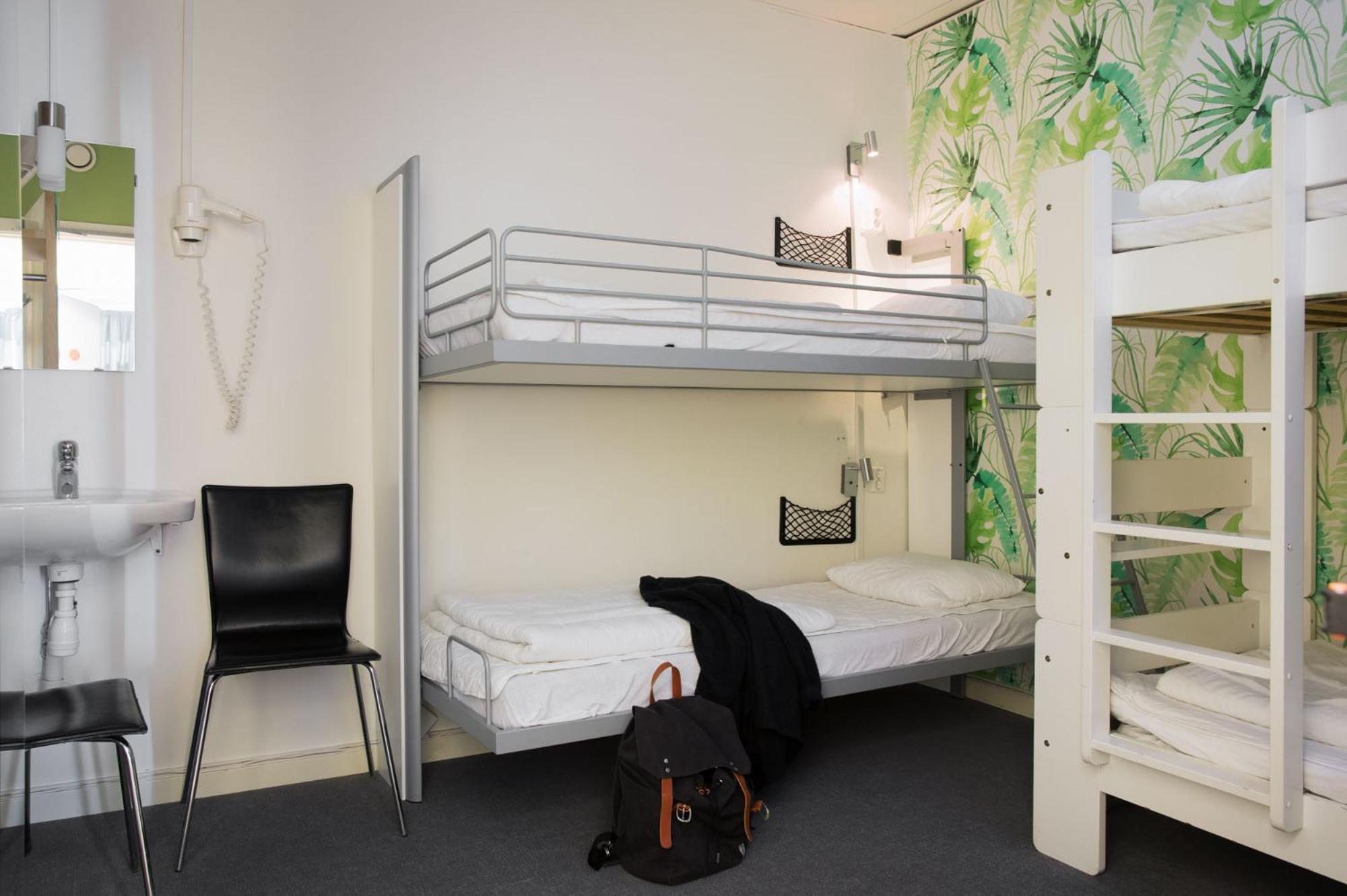 Slottsskogens Hostel Gothenburg Exterior photo